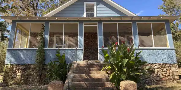 513 McLEAN AVENUE