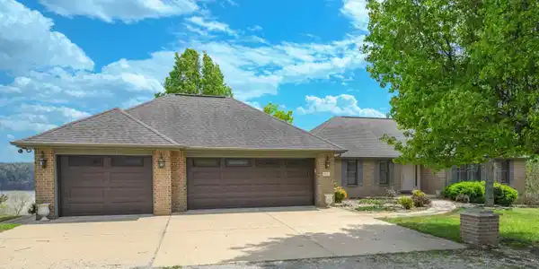 877 LAKE POINT BLUFF