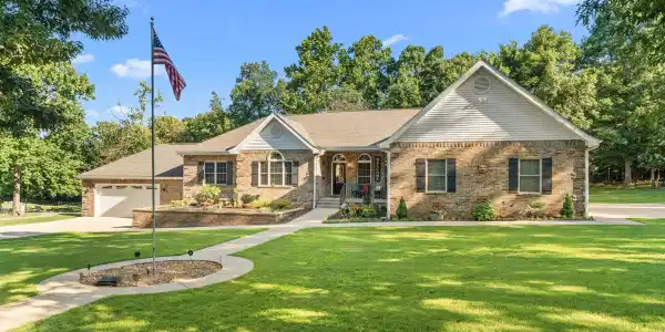 203 LAKEVIEW DRIVE