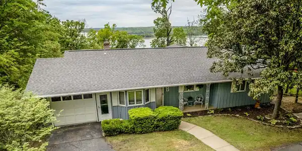 592 EDGEWOOD BAY DRIVE