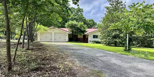 586 EDGEWOOD BAY DRIVE