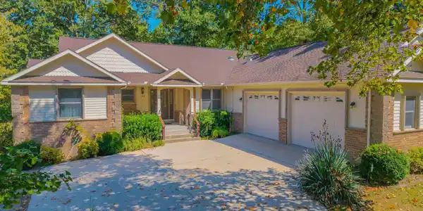 194 HOMESTEAD LANE