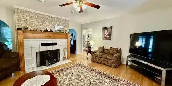 842 MILITARY DRIVE