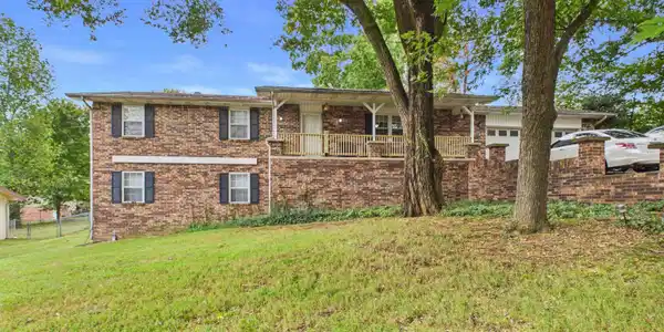 702 DIXIE COURT