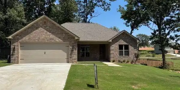 1385 HAMPSHIRE CIRCLE
