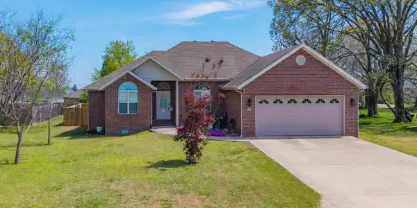 325 MAGNESS DRIVE