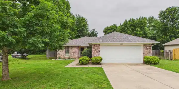 404 TRAVELERS WAY