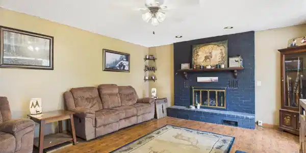 6 VALLEY VIEW PLACE