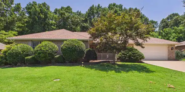 204 PARKWOOD DRIVE