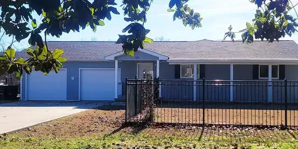 538 VALLEY AIRPORT DRIVE