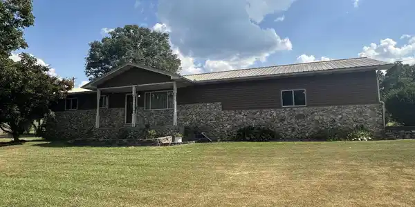 100 DEB-MAR WOODS TERRACE