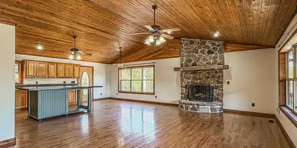 1113 THOUSAND OAKS DRIVE