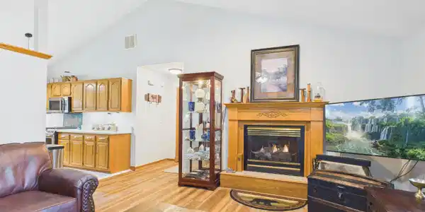2046 SHADOW OAK DRIVE