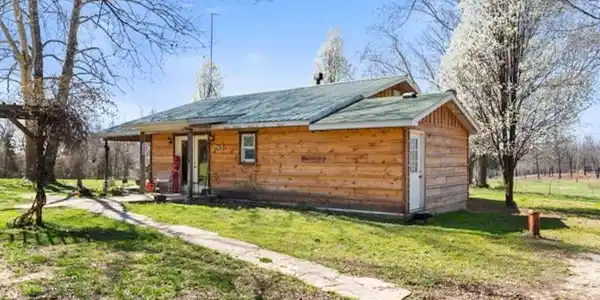 211 FEATHERHILL TERRACE
