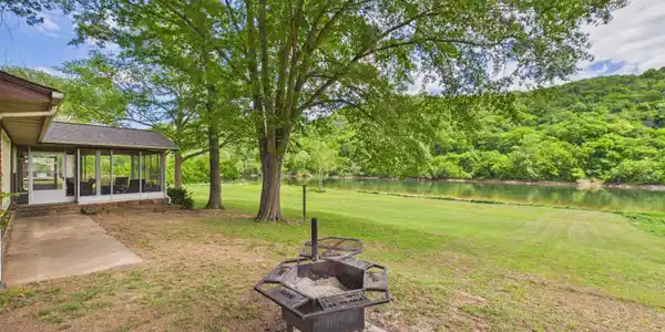 2796 RIVERVIEW DRIVE