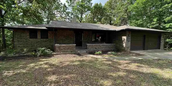 76 BAYVIEW DRIVE