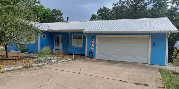 42 HIAWATHA LANE