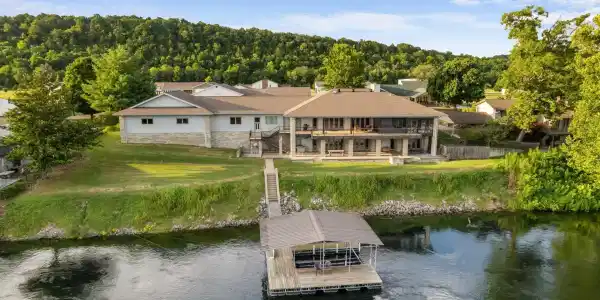 500 VALLEY AIRPORT DRIVE