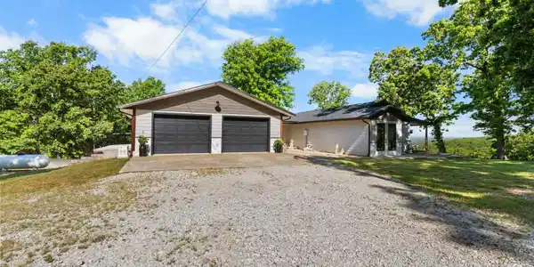 537 EAGLE LANE