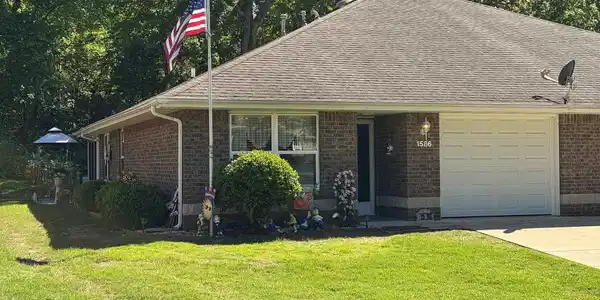 1586 MEADOWHILL DRIVE