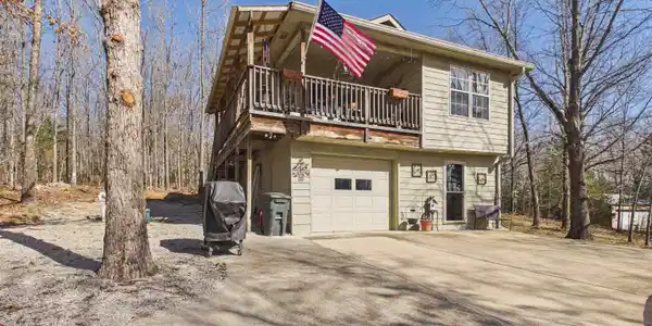 735 FOSTER DRIVE