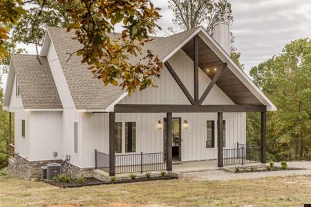 38 OAK RIDGE DRIVE
