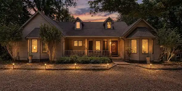288 VALLEY AIRPORT DRIVE