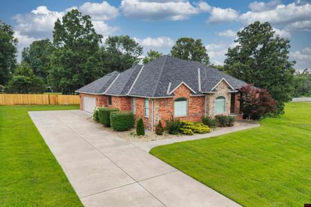 214 S SHEEKS DRIVE