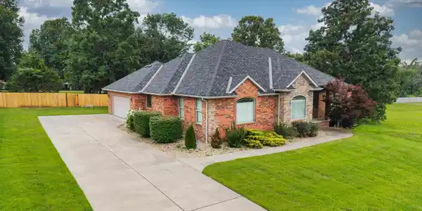 214 S SHEEKS DRIVE