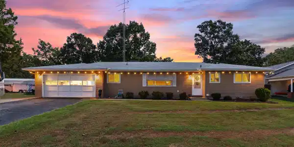 38 FOXRIDGE LANE