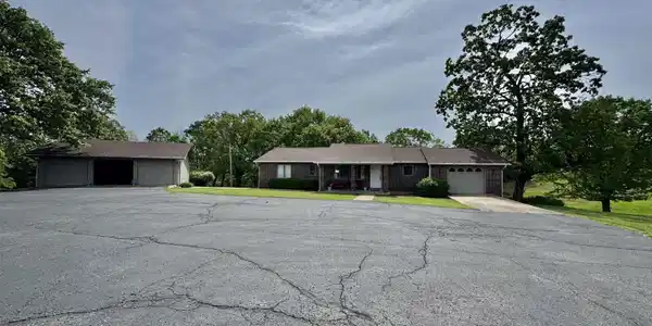 1923 E HWY 202