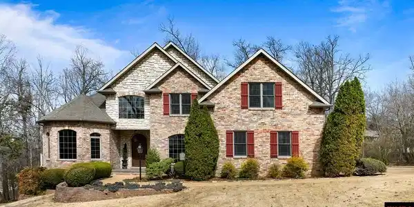 1211 CHESTNUT HILLS DRIVE