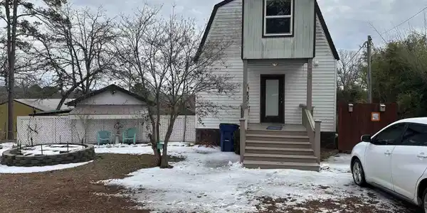 79 OAKRIDGE DRIVE