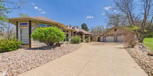41 LINDEMANN LANE