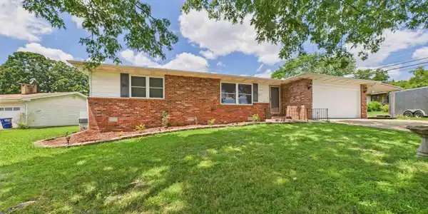 605 BROADMOOR CIRCLE