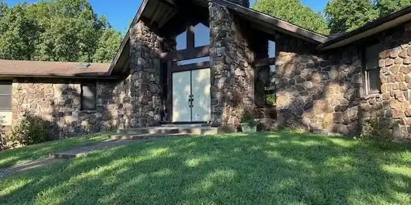 659 DOGWOOD COURT