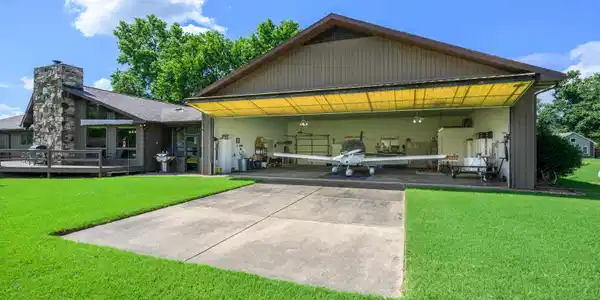 563 VALLEY AIRPORT DRIVE