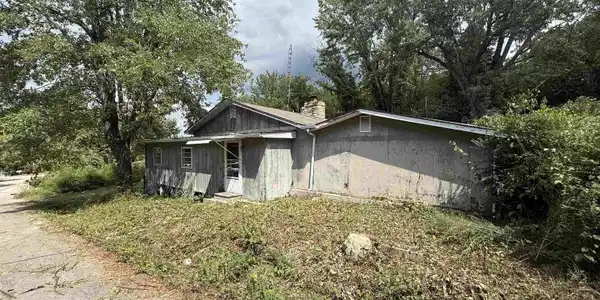 76 VIVIAN DRIVE