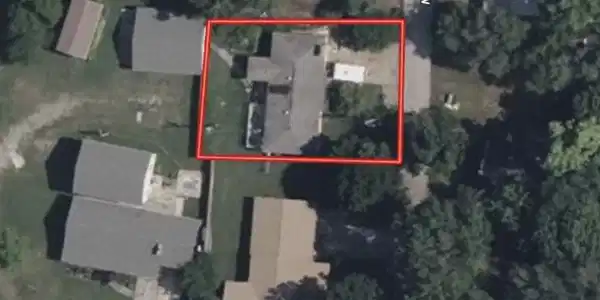 112 N CEDAR STREET