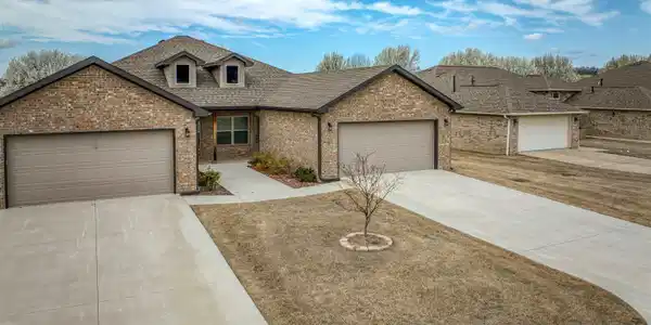 212 TURNBERRY COURT