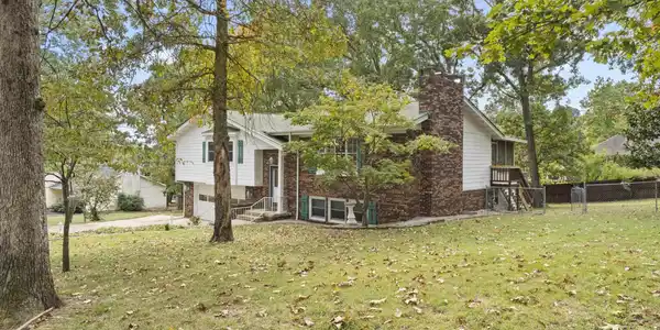 713 OAK KNOLL DRIVE