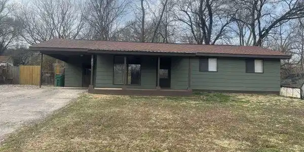 508 HACKBERRY LANE
