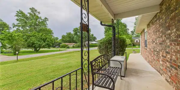 501 WILLOW LANE
