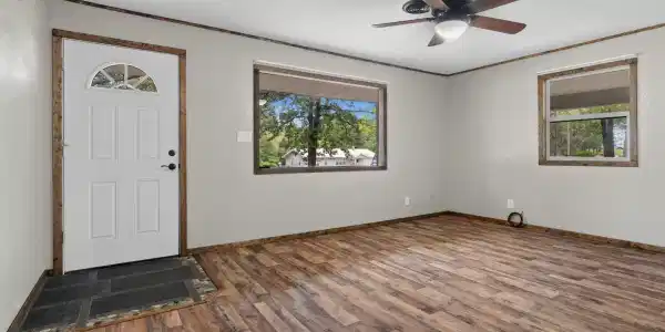 1016 KENTWOOD DRIVE