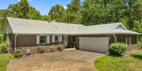 2503 CRESCENT DRIVE