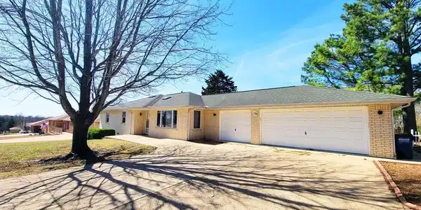 607 CLUB BOULEVARD