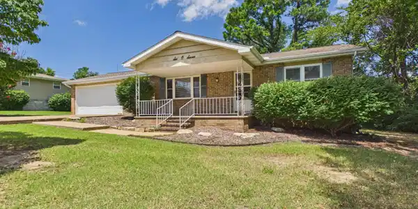 607 BROADMOOR DRIVE