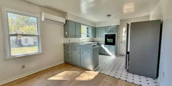 302 E 12TH STREET