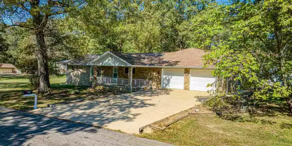 460 SHEFFIELD DRIVE