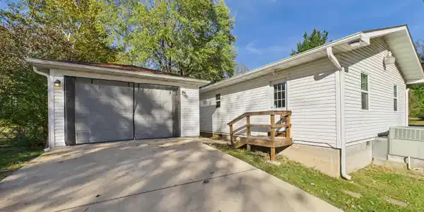 1040 MCCLURE LANE